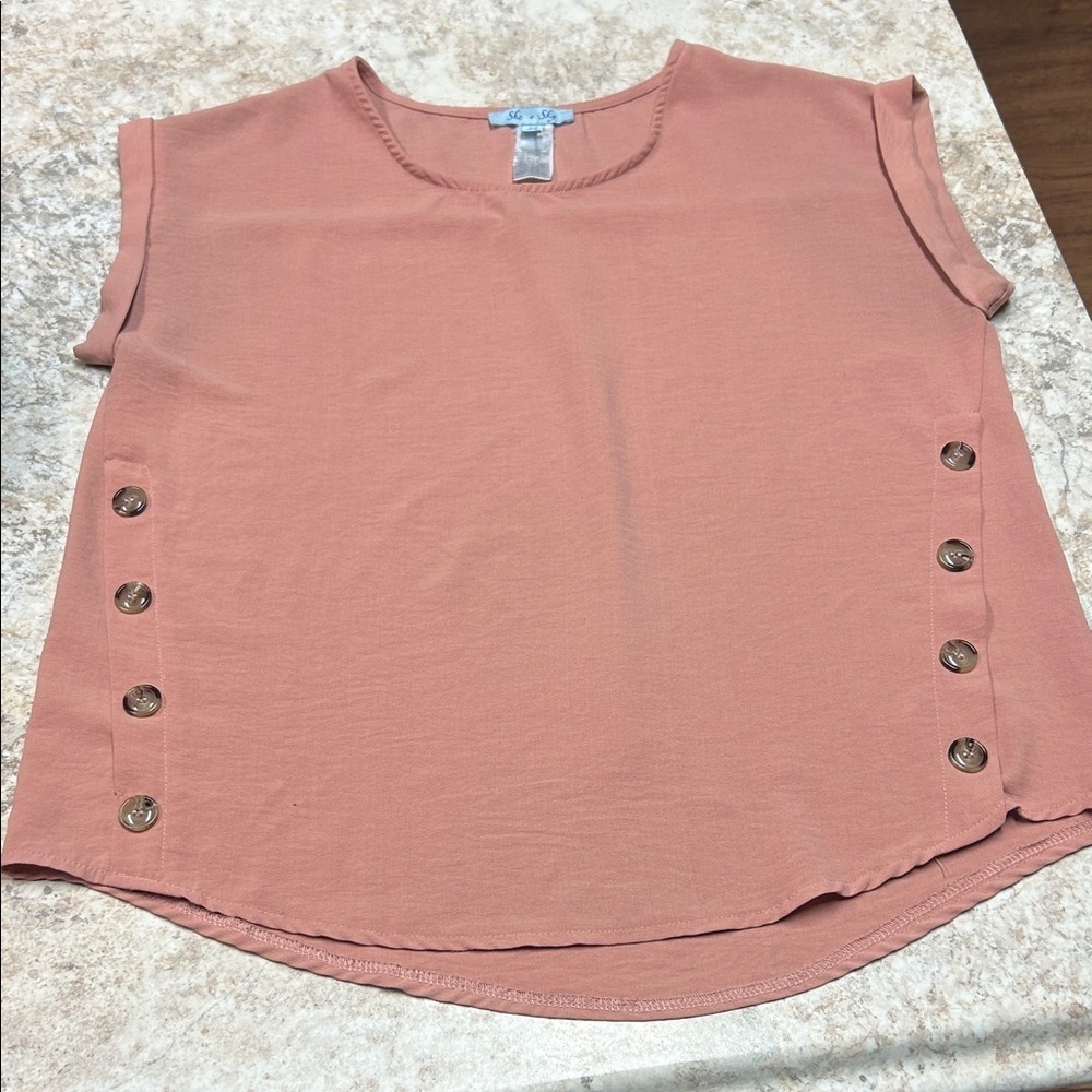 She + Sky Mauve Button-Accent Blouse